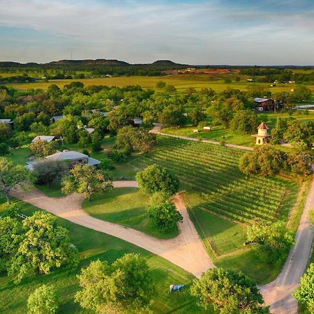Barons Creekside Resort Фредериксбург Екстериор снимка