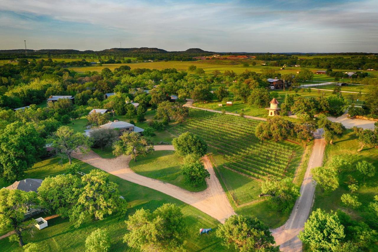 Barons Creekside Resort Фредериксбург Екстериор снимка