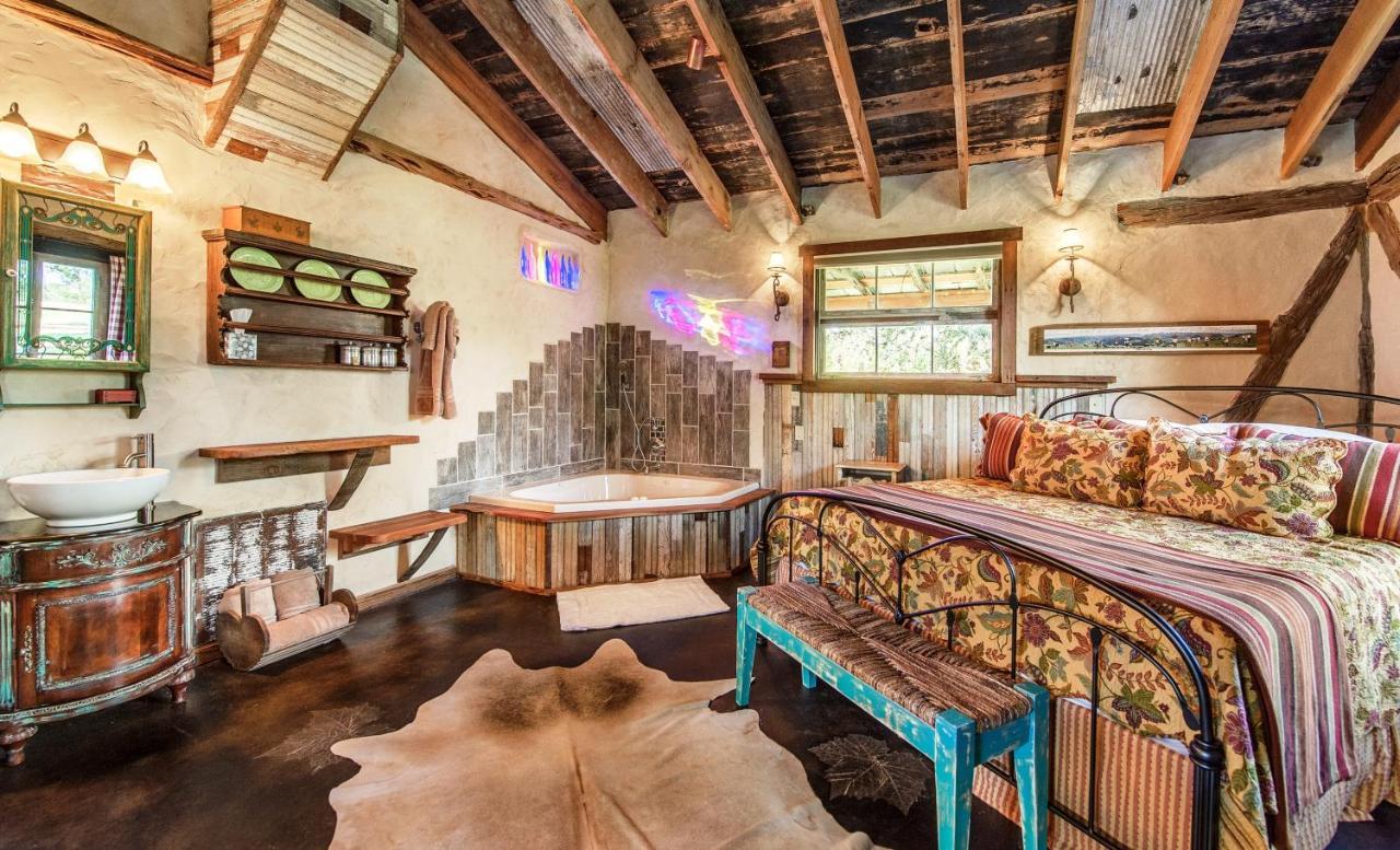 Barons Creekside Resort Фредериксбург Екстериор снимка