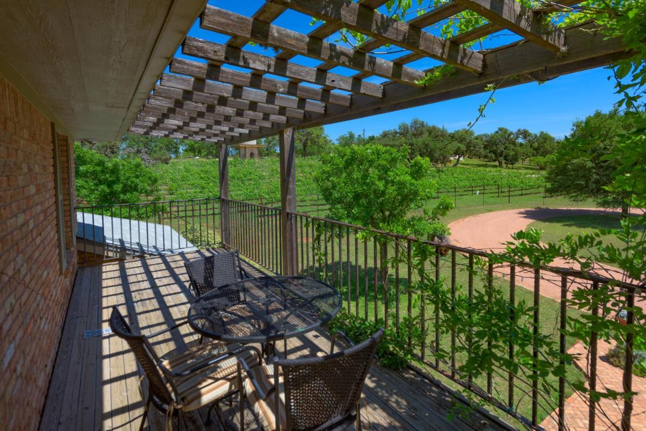 Barons Creekside Resort Фредериксбург Екстериор снимка