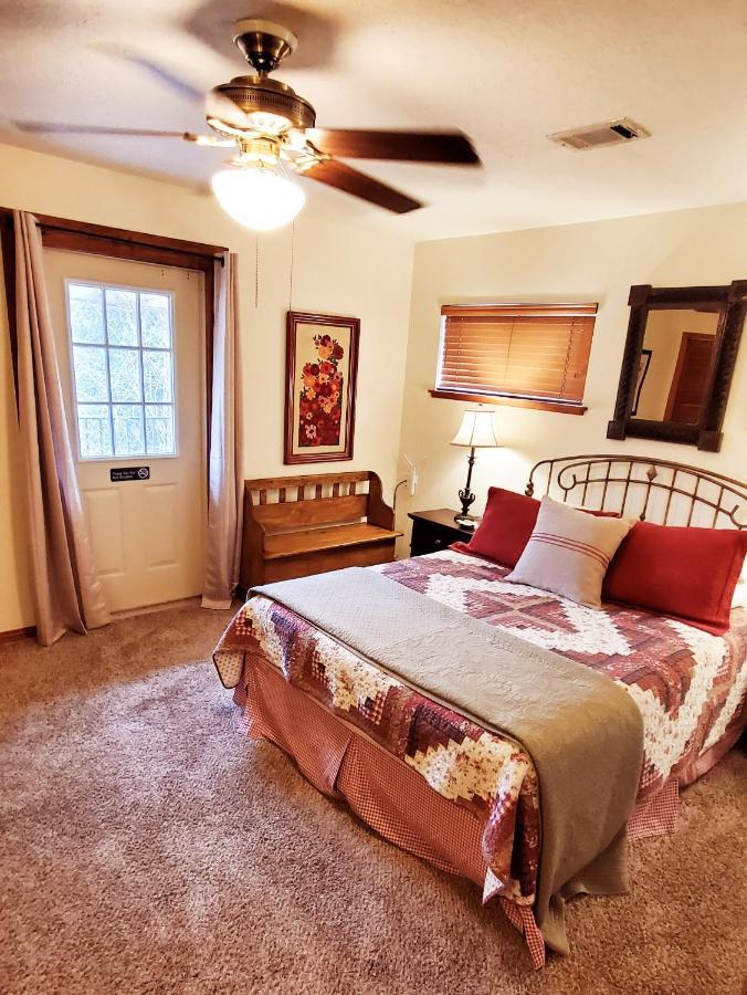 Barons Creekside Resort Фредериксбург Екстериор снимка