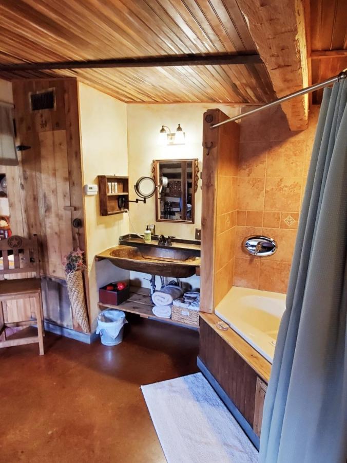 Barons Creekside Resort Фредериксбург Екстериор снимка